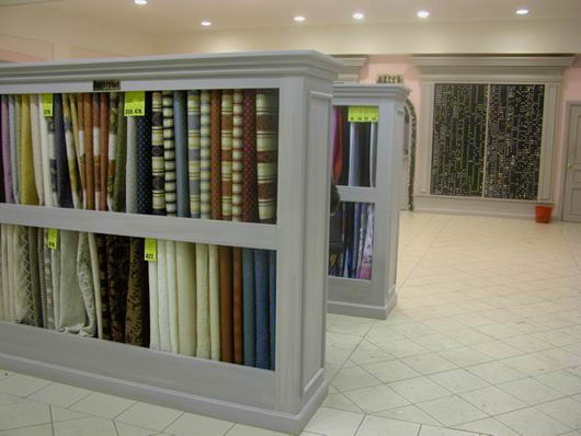 Концепция магазина: торговое оборудование текстильного магазина.